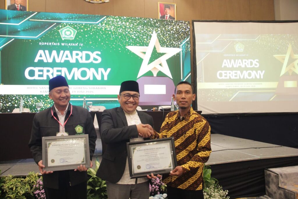 Melesat! STIT Islamiyah KP Paron Ngawi Raih KOPERTAIS Wilayah IV Award 2026 atas Kiprah Tri Dharma Internasional